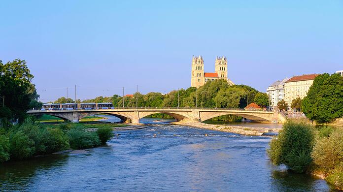 Auf der Reichenbachbrücke wurde am Sonntag ein Mann überfallen und bestohlen.  (Symbolbild)