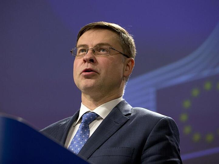 EU-Kommissionsvizechef Valdis Dombrovkis sprach am Rande einer Konferenz vor Journalisten in Riga.