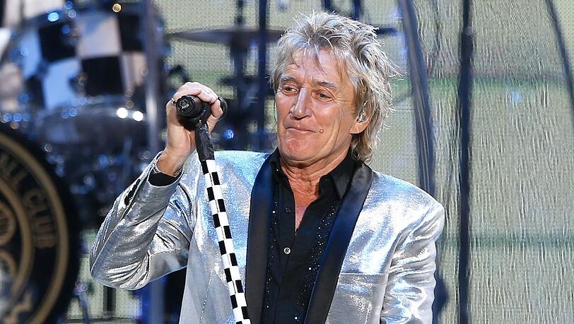 Rod Stewart scheint derzeit einfach nicht auf die Beine zu kommen. Rod Stewart scheint derzeit einfach nicht auf die Beine zu kommen.