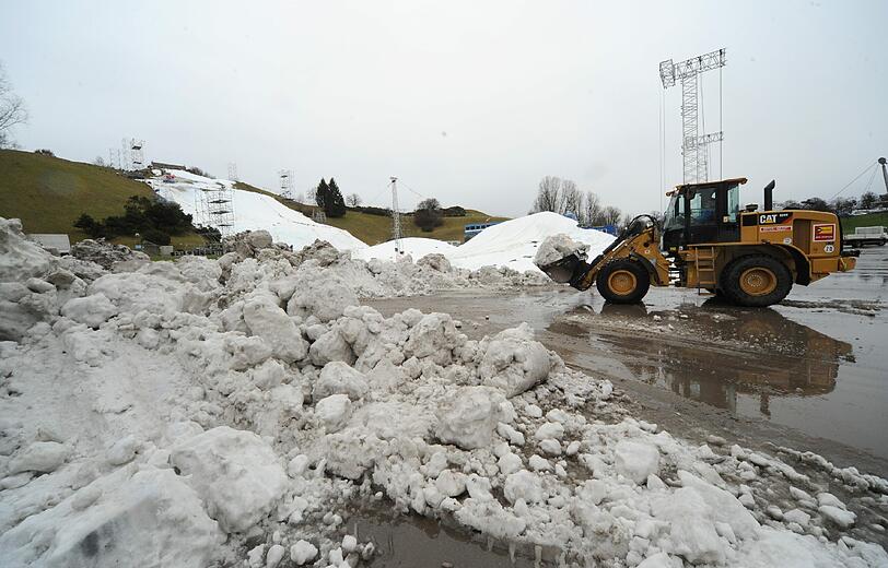 Der Kampf um den Schnee auf dem Olympiaberg.