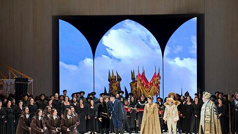 Das Autodafé in der Salzburger Inszenierung von "Don Carlo".