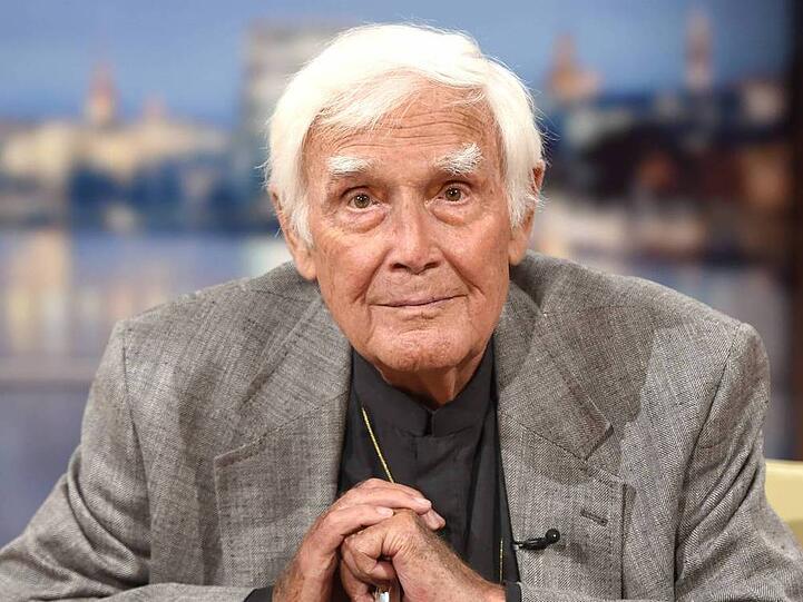 Schauspieler Joachim Fuchsberger ist offenbar auf dem Weg der Besserung