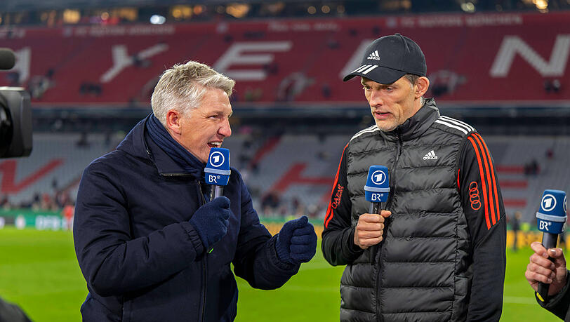 Bastian Schweinsteiger (l.), TV-Experte für die ARD, und Bayern-Trainer Thomas Tuchel am Dienstagabend in der Allianz Arena.