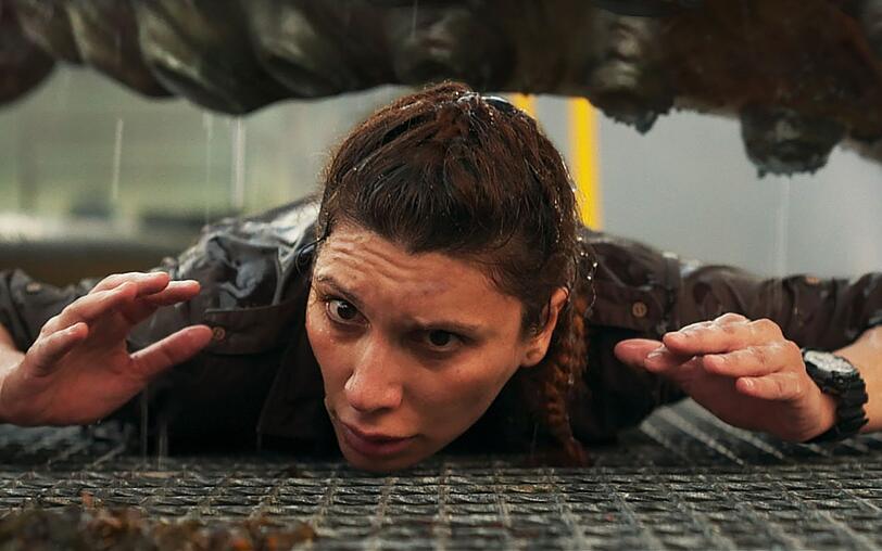 Die Biologin Johanne (Sara Kohrami) stellt in "Kraken - Erwachen der Tiefe" bald fest, dass sie hier kein normaler Forschungsauftrag erwartet. Die Biologin Johanne (Sara Kohrami) stellt in "Kraken - Erwachen der Tiefe" bald fest, dass sie hier kein normaler Forschungsauftrag erwartet.