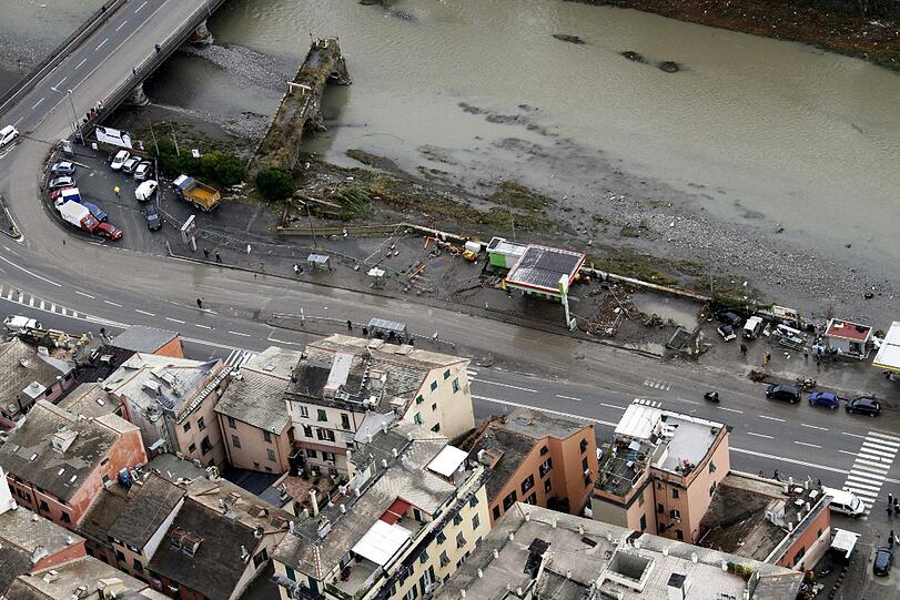 Schwere Unwetter in Italien haben in den letzten zwei Wochen mindestens 16 Menschen das Leben gekostet - Ende des Regens nicht vor Ende der Woche.