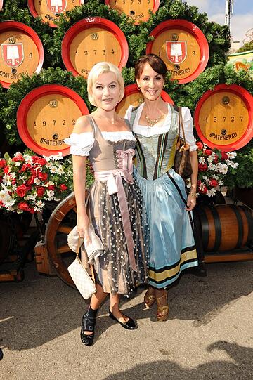 Alessandra Pocher, Claudia Effenberg und Co: Video: Promiandrang auf der Damenwiesn - Oktoberfest - Abendzeitung München