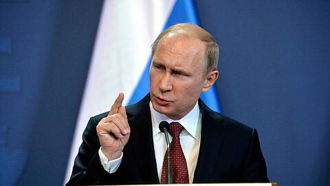 Kremlchef Wladimir Putin hat die Ukraine bei enem Ungarn-Besuch zur Kapitulation in Debalzewo aufgerufen.