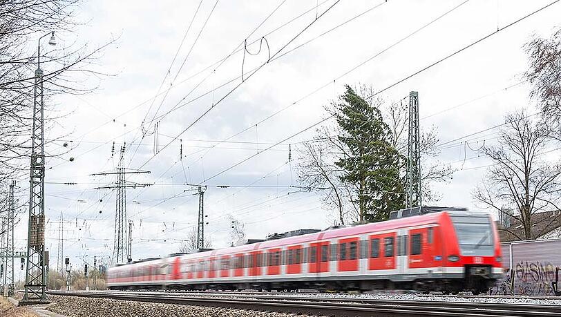 Bei Verspätungen sollen die S-Bahnen künftig einzelne Haltestellen an den Außenästen auslassen. Bei Verspätungen sollen die S-Bahnen künftig einzelne Haltestellen an den Außenästen auslassen.