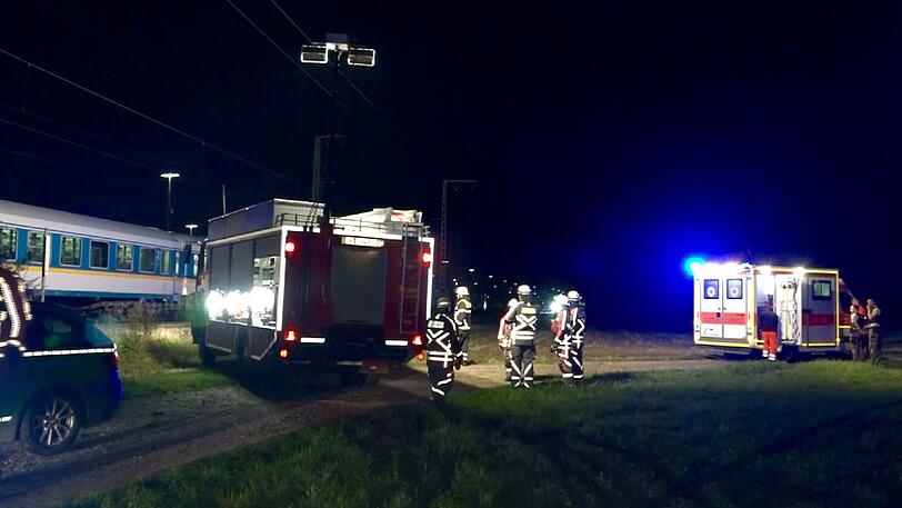 Bei Regensburg wurde ein Arbeiter von einem Regionalzug erfasst. Die Bilder.