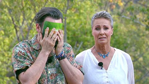 Jan Köppen und Sonja Zietlow müssen bei der Dschungelprüfung gelegentlich wegschauen.