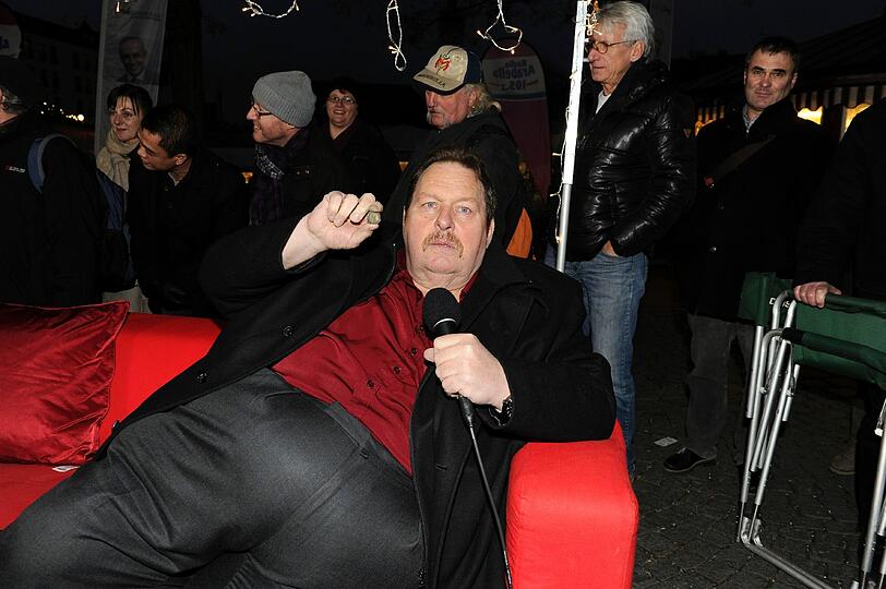 Hier mehr Bilder von der Wiege-Aktion mit Ottfried Fischer auf dem Viktualienmarkt....