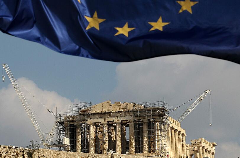 Die neue Woche beginnt daher mit alten Fragen: Hält sich das griechische Links-Rechtsbündnis von Ministerpräsident Alexis Tsipras an die Abmachungen?