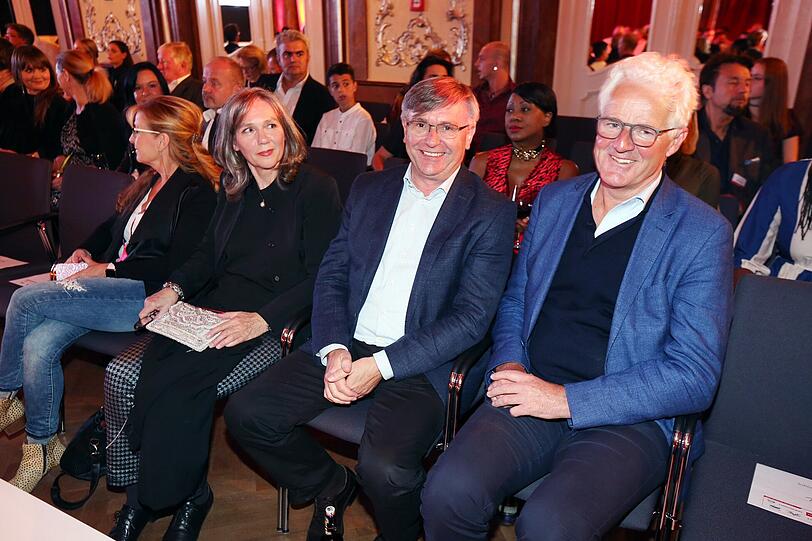 Der AZ-Modelcontest feiert Finale im Silbersaal des Deutschen Theaters. Am Ende war es Jeannie, die die Jury am meisten überzeugt hat. Die 23-Jährige ist die neue Schöne Münchnerin. Die Bilder des Galaabends zum Durchklicken.