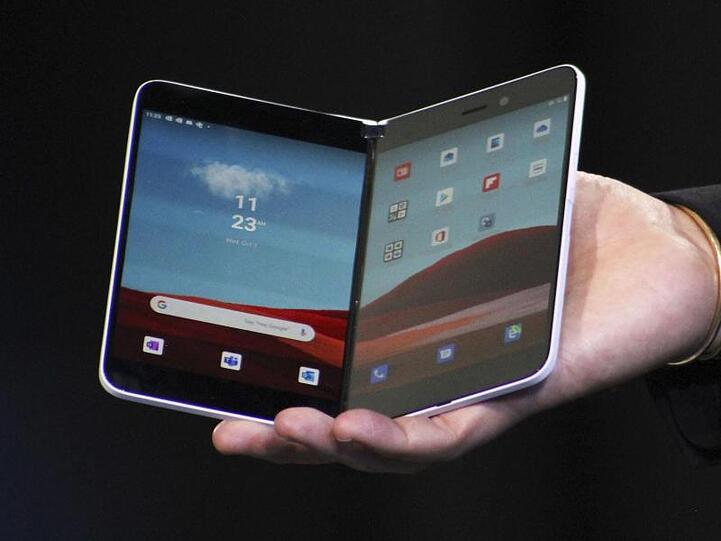 Microsofts Klapp-Smartphone "Surface Duo" kann nun in den USA vorbestellt werden. Ob und wann das Gerät außerhalb der USA angeboten wird, ist bisher unklar.