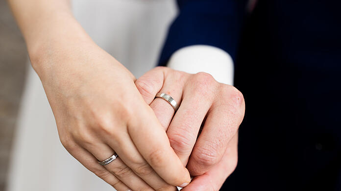 Das Landgericht München kam zu dem Schluss, dass dem Vermieter des Schlosses trotz der Absage der Hochzeit 7.363,04 Euro zustehen. (Symbolbild)
