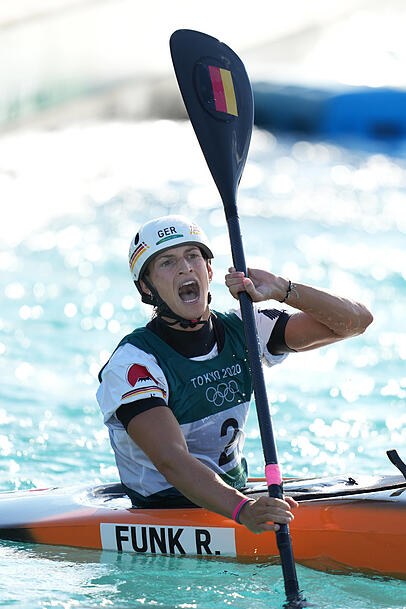 "Kanuslalom ist eine Faszination, die man nicht erklären kann, sondern erleben muss", sagt Ricarda Funk, die die erste deutsche Goldmedaille bei den Olympischen Spielen in Tokio geholt hat. "Kanuslalom ist eine Faszination, die man nicht erklären kann, sondern erleben muss", sagt Ricarda Funk, die die erste deutsche Goldmedaille bei den Olympischen Spielen in Tokio geholt hat.