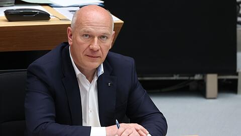 Berlins Regierender Bürgermeister Kai Wegner (CDU) spricht sich dafür aus, Verwaltungssprache verständlich zu machen.