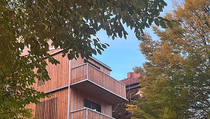 In diesem Gebäude wird eine knapp 60 Quadratmeter große Maisonette-Wohnung in der Isabellastraße für eine Kaltmiete von 2550 Euro im Monat angeboten. In diesem Gebäude wird eine knapp 60 Quadratmeter große Maisonette-Wohnung in der Isabellastraße für eine Kaltmiete von 2550 Euro im Monat angeboten.