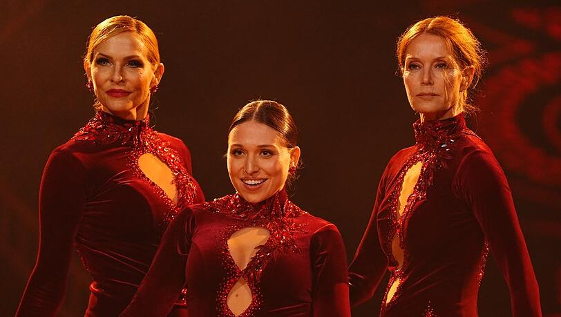 In der Er&ouml;ffnungsshow von "Let's Dance" tanzten Sonya Kraus (v.l.), Bianca Heinicke und Esther Schweins zusammen in einer Performance.
