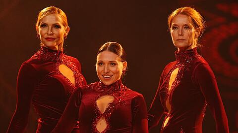 In der Er&ouml;ffnungsshow von "Let's Dance" tanzten Sonya Kraus (v.l.), Bianca Heinicke und Esther Schweins zusammen in einer Performance.