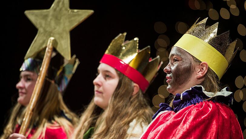 Die Sternsinger sammeln Geld für einen guten Zweck. Die Sternsinger sammeln Geld für einen guten Zweck.