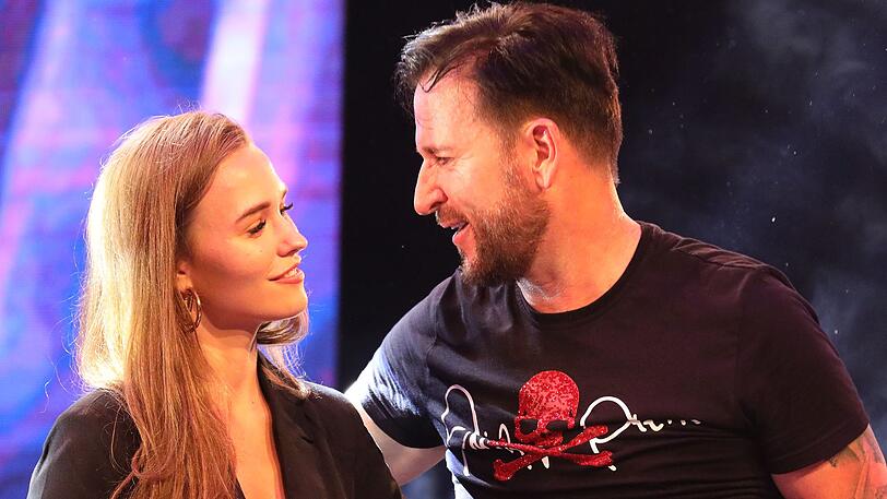 Hat Schlagersänger Michael Wendler für seine Freundin Laura Müller mit seiner Mutter Christine gebrochen?
