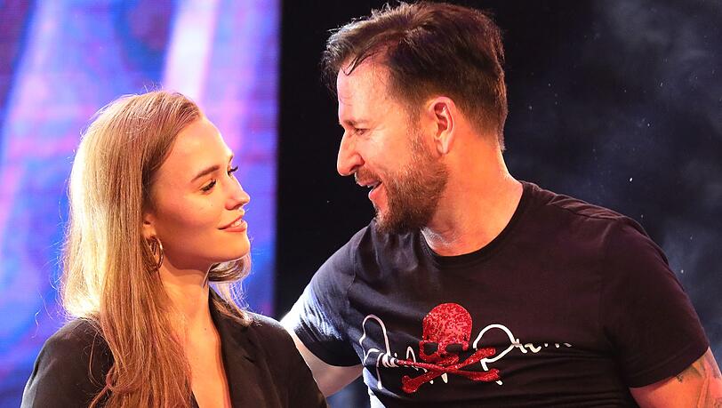 Hat Schlagersänger Michael Wendler für seine Freundin Laura Müller mit seiner Mutter Christine gebrochen? Hat Schlagersänger Michael Wendler für seine Freundin Laura Müller mit seiner Mutter Christine gebrochen?
