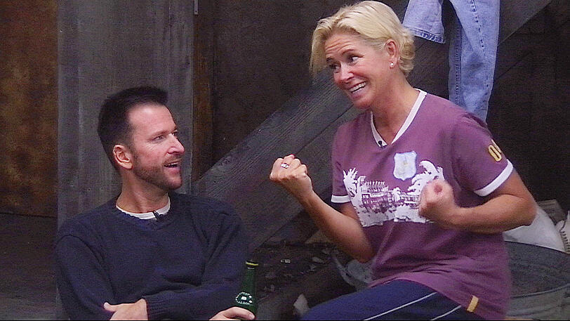 Was sonst noch bei Promi Big Brother passierte: Mia Magma sonnt sich mit Paul Janke und im Keller steigt eine Party. Die Bilder...