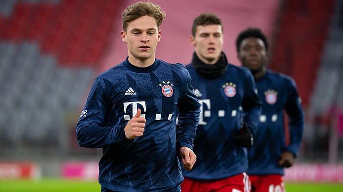 Joshua Kimmich läuft gegen Gladbach auf der Sechs auf, Benjamin Pavard könnte den Rechtsverteidiger geben.
