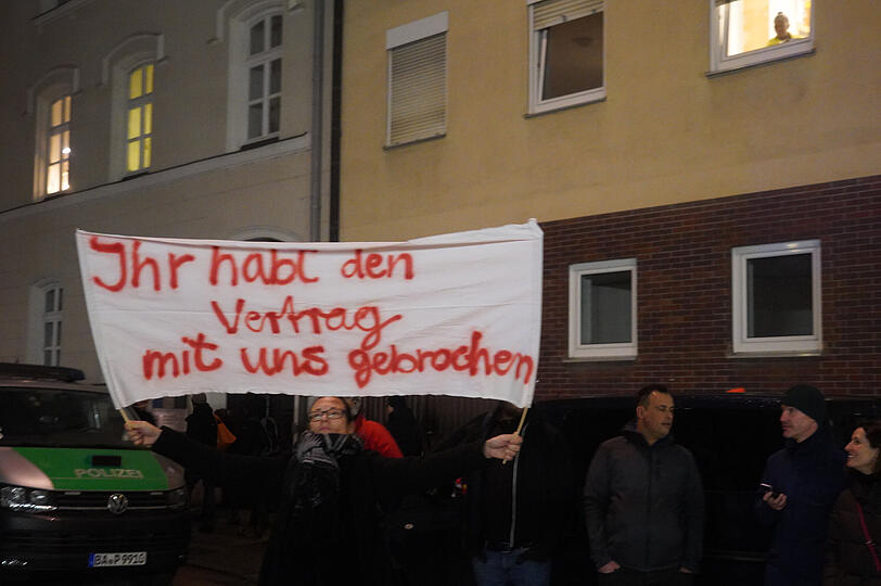 Die Stadt München hatte unangemeldete Proteste vorab untersagt - und Geldbußen von bis zu 3.000 Euro angedroht.
