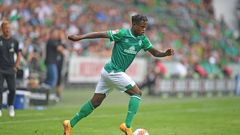 Abdenego Nankishi am Ball. Der Stürmer wird an 1860 München verliehen.