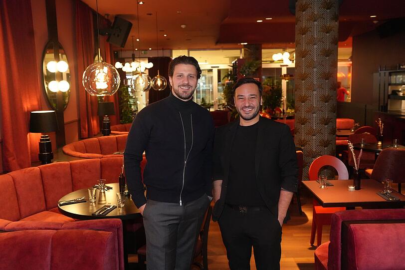 Quentin`s mit den Chefs Rocky Rockmann (v.l.) und Mentor Ramadani. Quentin`s mit den Chefs Rocky Rockmann (v.l.) und Mentor Ramadani.