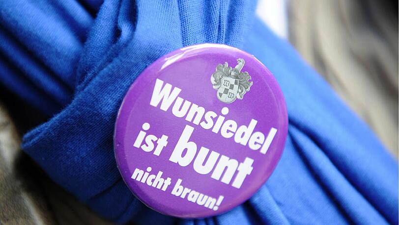 Die Stadt Wunsiedel stämmt sich gegen die rechte Szene: Ein Gedenkveranstaltung von Neonazis zu Ehren von Hitler-Stellvertreter Rudoph Heß wurde nun verboten. Die Stadt Wunsiedel stämmt sich gegen die rechte Szene: Ein Gedenkveranstaltung von Neonazis zu Ehren von Hitler-Stellvertreter Rudoph Heß wurde nun verboten.