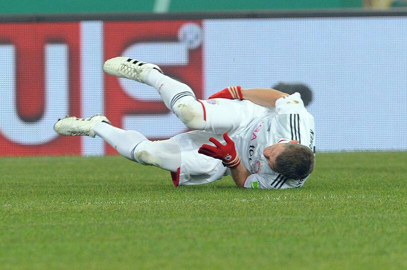 Beim 2:0 im DFB-Pokal-Viertelfinale der Bayern in Stuttgart am 08. Februar verletzt sich Bastian Schweinsteiger.