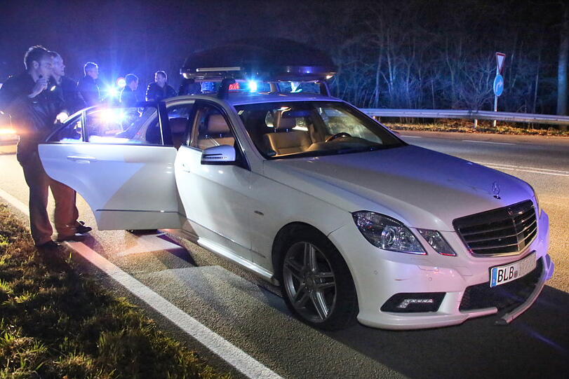 In der Nähe von Altötting konnte die Polizei einen volltrunkenen Fahrer erst durch den Einsatz eines Nagelbretts stoppen.
