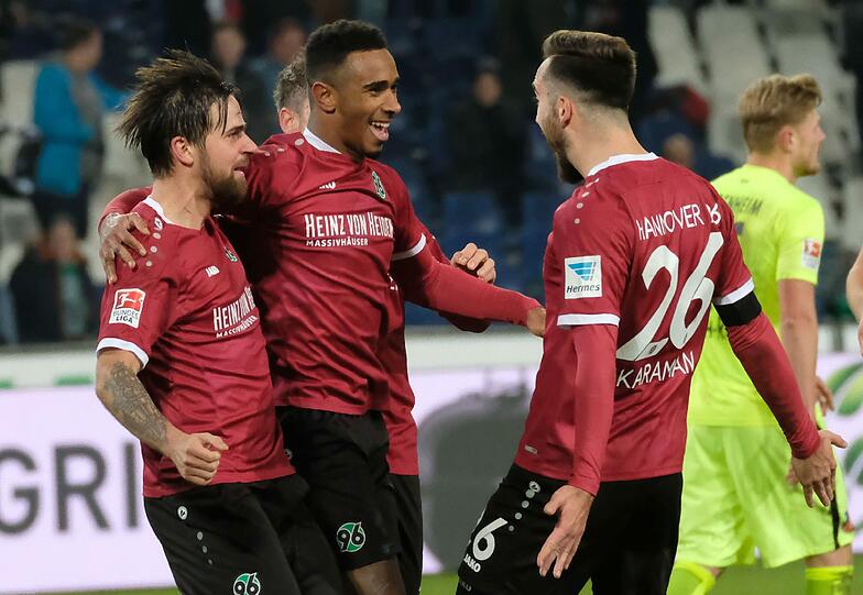 Hannover 96 freut sich über den Sieg gegen Heidenheim