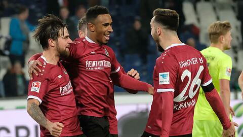 Hannover 96 freut sich über den Sieg gegen Heidenheim