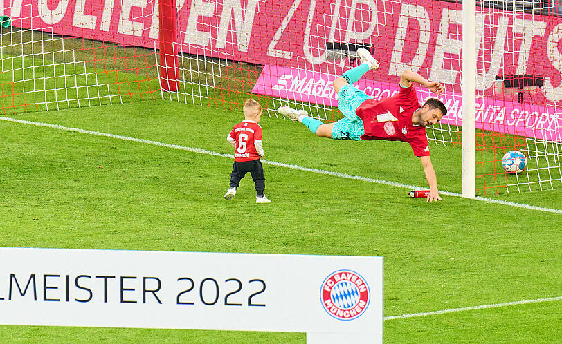So feierten die Bayern den zehnten Meistertitel in Folge.
