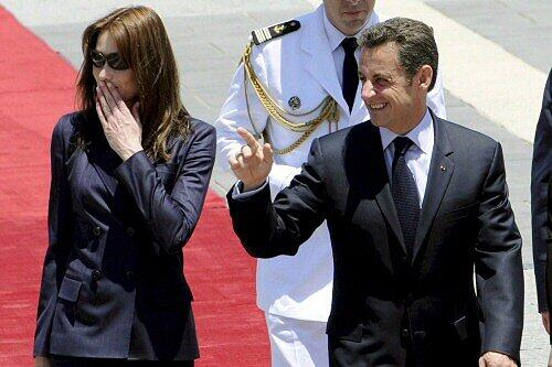 Bei dem Sarkozy-Besuch (hier mit Ehefrau Carla) gab es einen Zwischenfall