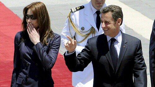Bei dem Sarkozy-Besuch (hier mit Ehefrau Carla) gab es einen Zwischenfall Bei dem Sarkozy-Besuch (hier mit Ehefrau Carla) gab es einen Zwischenfall
