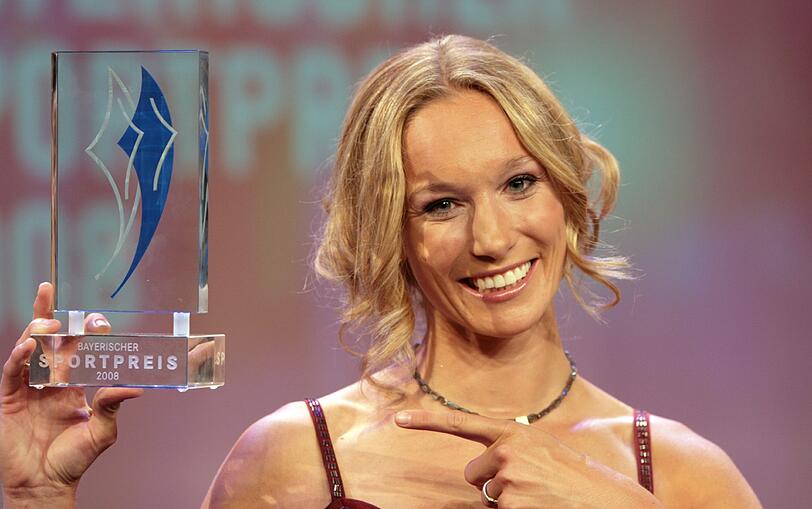 Sie ist Kickboxerin und Ärztin. Christine Theiss schlägt sich erfolgreich durchs Leben.