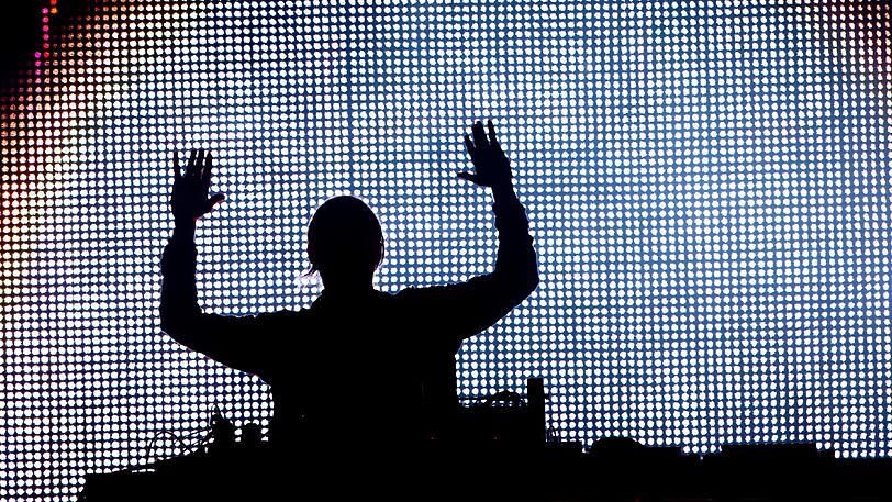 Es war für viele das Highlight des Event-Wochenendes in München. Star-DJ David Guetta legte am Königsplatz auf. Die Bilder vom München-Auftritt.