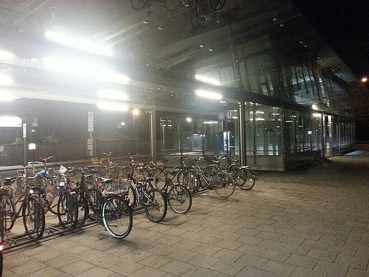Hier der Radlparkplatz der U-Bahn-Station Westfriedhof gegenüber. Foto: Strasser