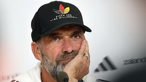 Das Kimmich-Thema nervt ihn: J&uuml;rgen Klopp bei der Pressekonferenz in Thessaloniki.
