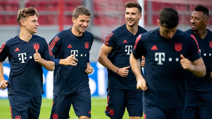 Die Bayern-Spieler Joshua Kimmich, Thomas Müller, Leon Goretzka, Robert Lewandowski und Jerome Boateng (von links nach rechts).