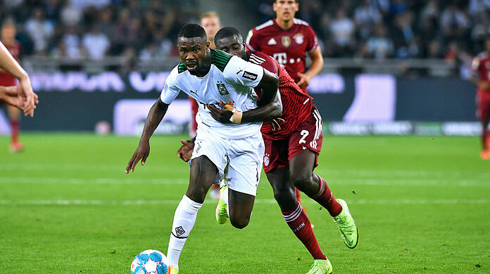 Dayot Upamecano war in der Schlussphase in zwei äußerst riskante Zweikämpfe mit Marcus Thuram verstrickt - beide Male gab es keinen Elfmeter.