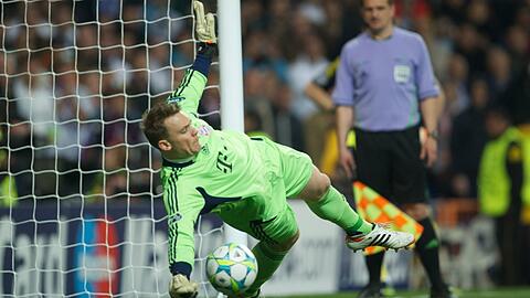 Bayern-Held im Halbfinale 2012: Manuel Neuer pariert den Elfmeter von Real-Superstar Cristiano Ronaldo. Bayern kommt ins Endspiel.