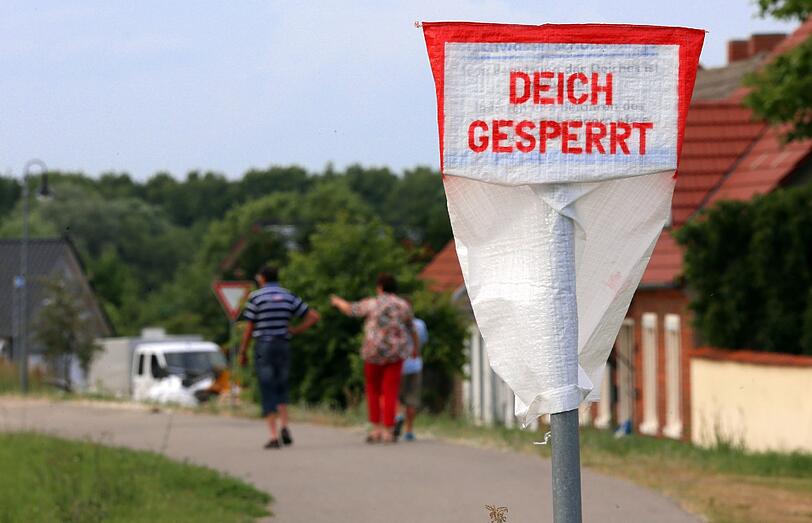 Vorher-Nachher-Fotos, Kurioses, überflutete Straßen: Aktuelle Hochwasser-Fotos aus Sachsen Anhalt