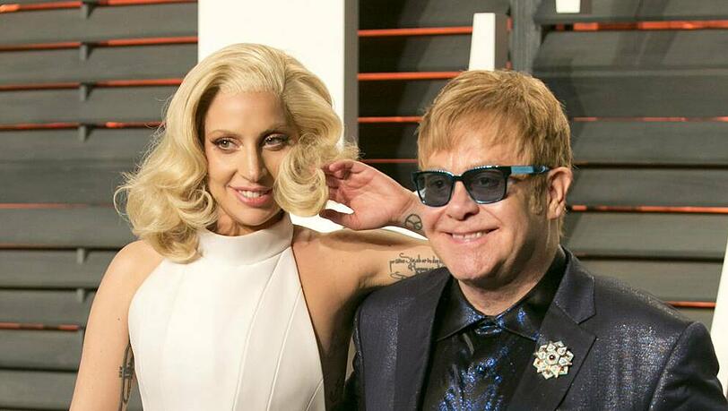 Elton John und Lady Gaga 2016 auf der "Vanity Fair"-Oscar-Party. Elton John und Lady Gaga 2016 auf der "Vanity Fair"-Oscar-Party.