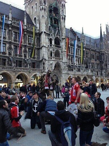 Bayern-Fans auf dem Marienplatz.